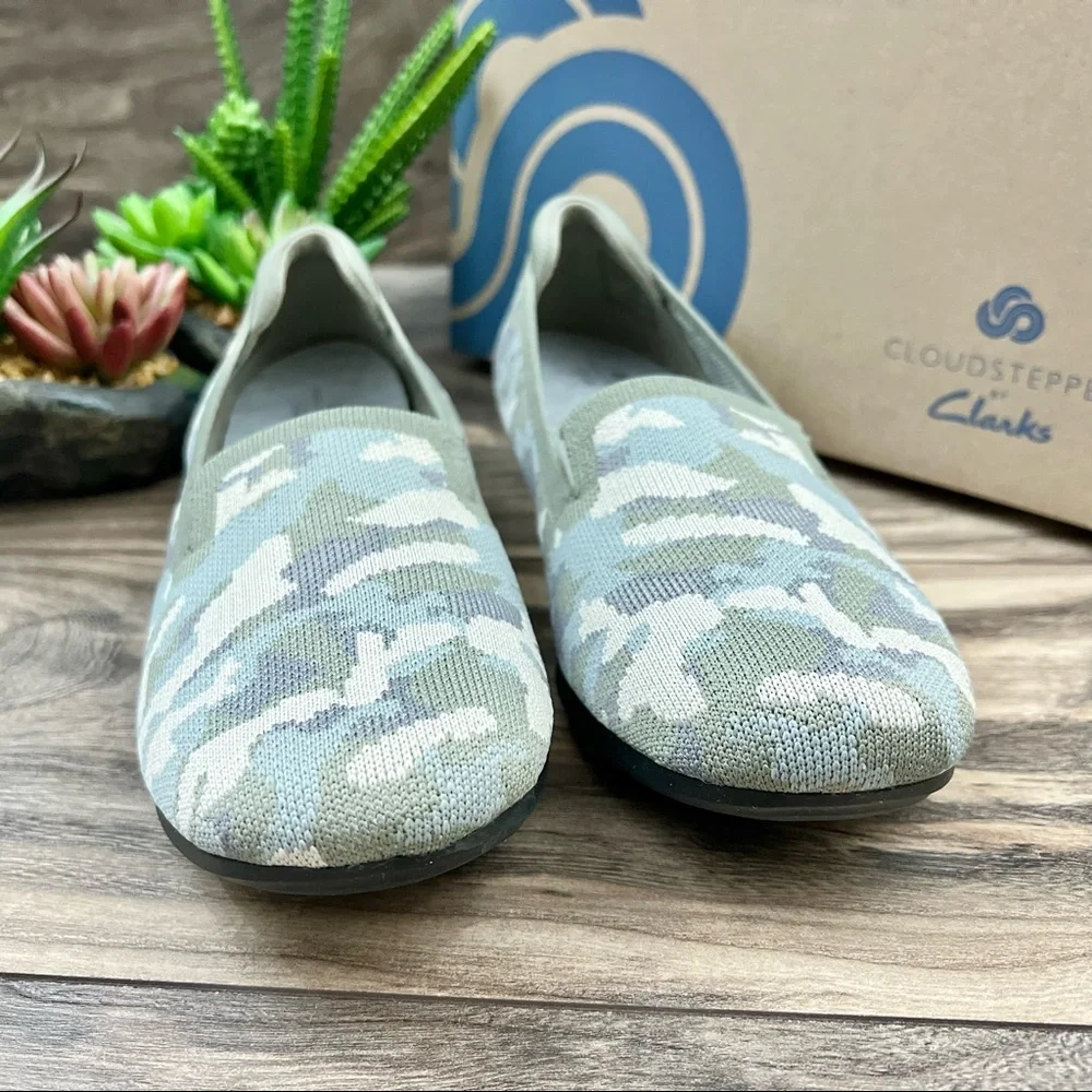 NIB Clarks Cloudsteppers Carly Dream Loafer Flats Khaki Camo Knit 8M